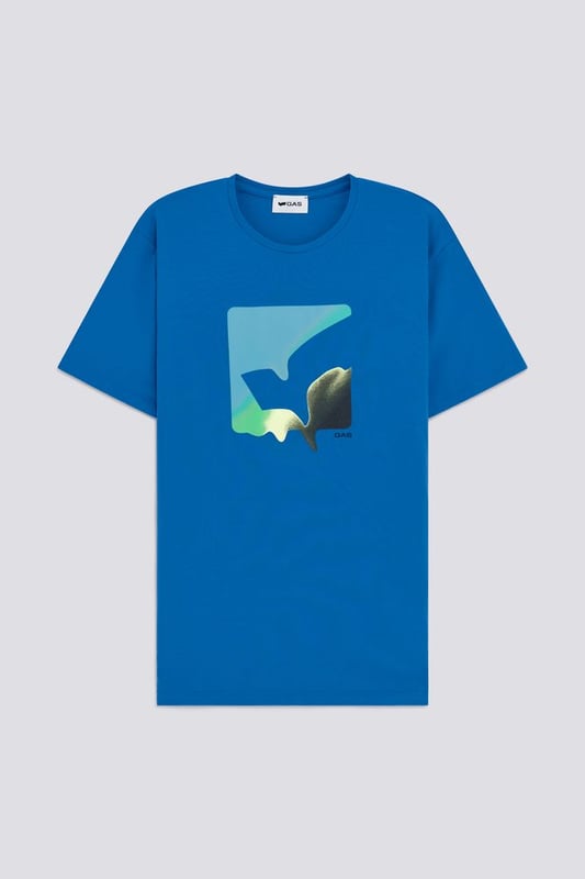 Esta camiseta de manga corta en punto elástico está adornada con un estampado multicolor de arco iris en el pecho, un símbolo icónico de la marca. Perfecta para quienes buscan un estilo colorido, esta prenda añade un toque extra a la ropa diaria.  Características principales:  Jersey elástico Corte entallado Estampado arco iris