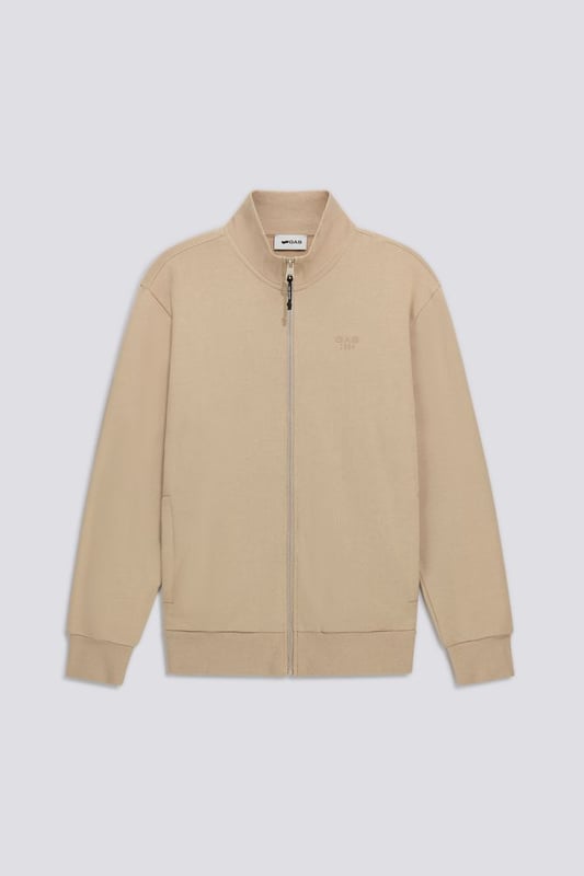 Cómoda y deportiva, esta sudadera para hombre presenta detalles funcionales como cremallera y bolsillos delanteros. Se completa con un estampado de alta densidad.  Características principales:  En polar diagonal Corte regular Cremallera completa Bolsillos laterales Estampado de alta densidad