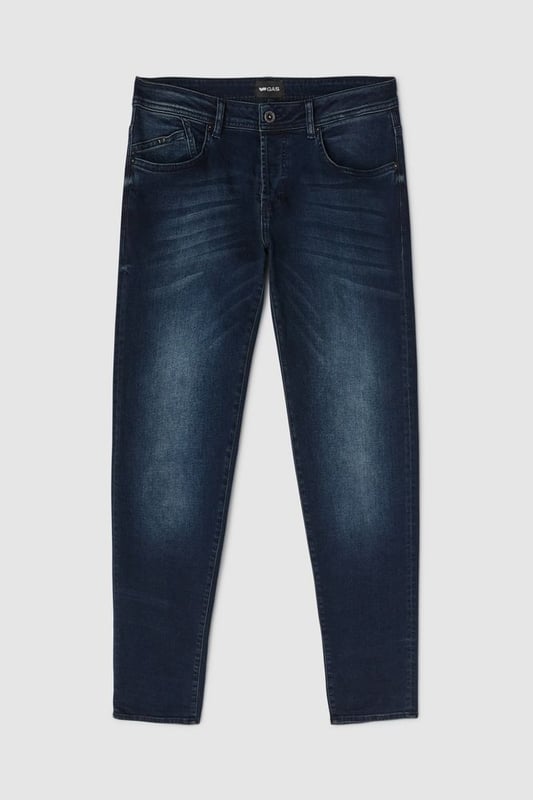 Low-Rise-Jeans im Five-Pocket-Stil mit entspannter Hüfte, tiefem Schritt und konisch zulaufendem Bein. Sie sind ikonisch und bequem und unterstreichen verschiedene Stile und Körpertypen. Kombinieren Sie sie mit einem T-Shirt oder einem Hemd im cleanen Design für perfekte Tageskleidung im echten Gas-Stil.