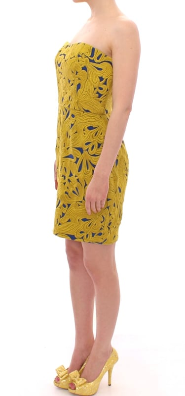 100% Authentic Sachin & Babi Strapless Dress
  Brand new with tags
  Strapless design
  Vibrant yellow and blue colors
  Zip
  closure on the backside
  Made from 100% cotton with a polyester lining
  Perfect for special occasions
  Craftsmanship and attention to detail
  Luxurious and comfortable
Material: 100% Cotton Lining: 100% Polyester