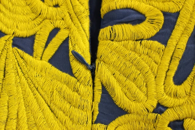 100% Authentic Sachin & Babi Strapless Dress
  Brand new with tags
  Strapless design
  Vibrant yellow and blue colors
  Zip
  closure on the backside
  Made from 100% cotton with a polyester lining
  Perfect for special occasions
  Craftsmanship and attention to detail
  Luxurious and comfortable
Material: 100% Cotton Lining: 100% Polyester