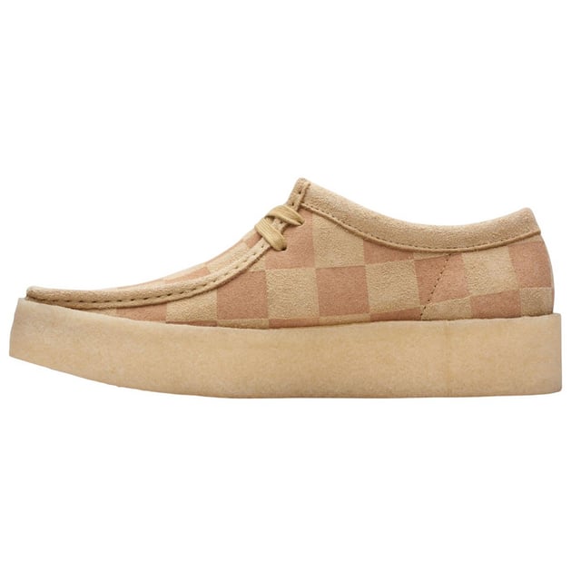 Marke: Clarks. Obermaterial: Wildleder. Futterstoff: Synthetischer Stoff. Mittelsohle: EVA (Ethyl-Vinylacetat), Leicht. Laufsohle: Krepp, Gummi. Absatz: Flach. niedrig geschnitten. Design: Kariert. Zehenstil: Rund. Zum Schnüren.