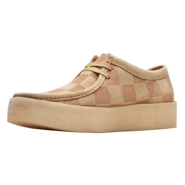 Marke: Clarks. Obermaterial: Wildleder. Futterstoff: Synthetischer Stoff. Mittelsohle: EVA (Ethyl-Vinylacetat), Leicht. Laufsohle: Krepp, Gummi. Absatz: Flach. niedrig geschnitten. Design: Kariert. Zehenstil: Rund. Zum Schnüren.