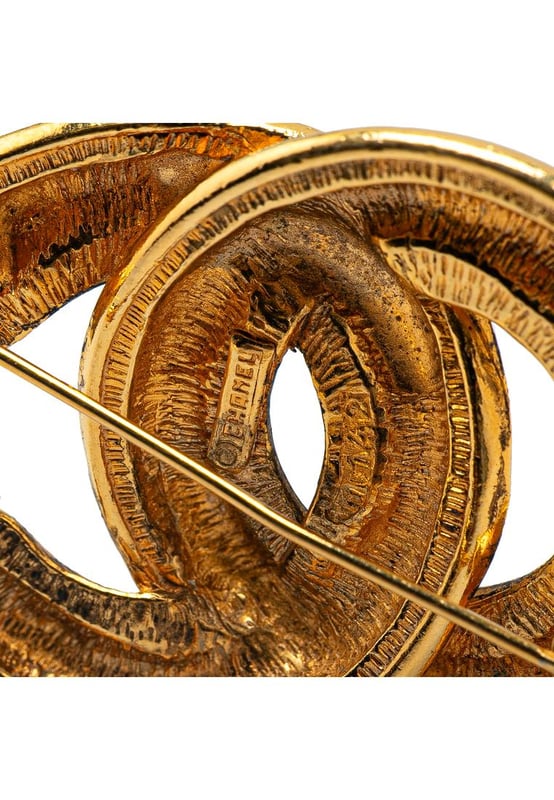 This brooch features a quilted gold-plated body and a back pin closure.Brand: Chanel VintageCondition: PrelovedType: Costume BroochRating: B+Main Material: MetalDimensions (LxWxD): 3.6x5x0Comments: Exterior Back Scratched. Exterior Back stained with Other. Lock Scratched. Exterior Front Scratched.