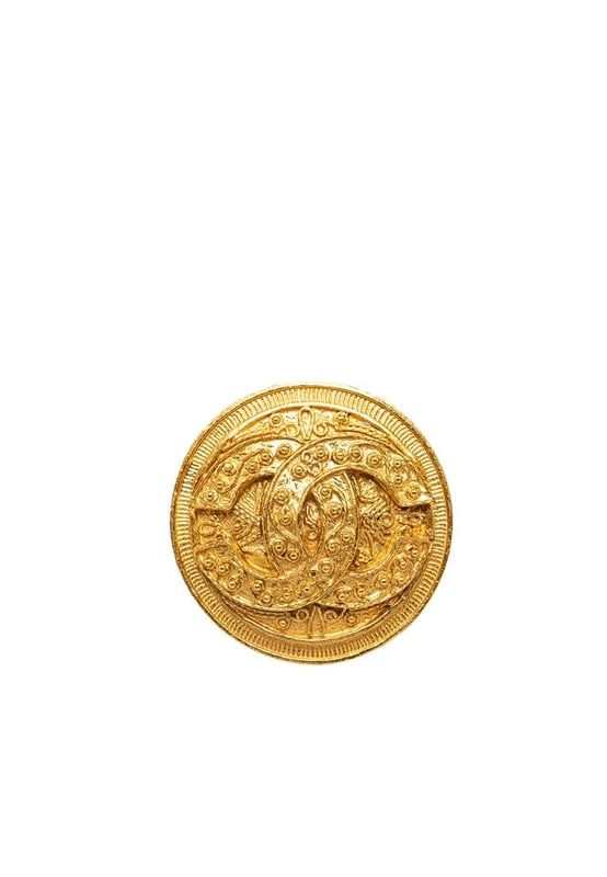 Pre-owned Chanel Brooch Gold Coin Design This brooch features a gold-tone metal body and a back pin closure.Brand: Chanel VintageCondition: PrelovedType: Costume BroochRating: ABMain Material: MetalDimensions (LxWxD): 4.5x4.5x0Comments: Exterior Back Scratched. Lock Rusty/Tarnished Scratched. Exterior Front Discolored Scratched.