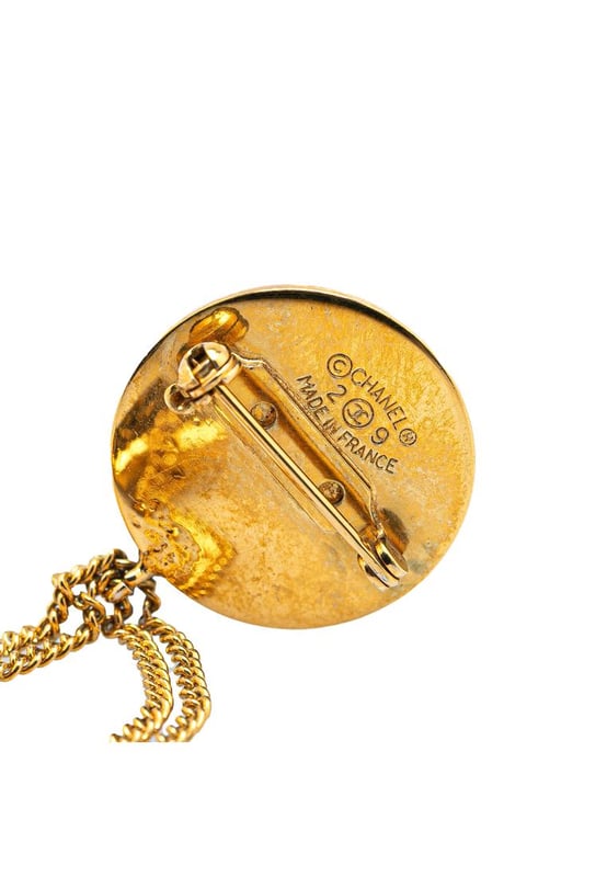 This brooch features a metal body and a back pin closure.Brand: Chanel VintageCondition: PrelovedType: Costume BroochRating: B+Main Material: MetalDimensions (LxWxD): 7.6x3.3x0Comments: Exterior Back Scratched. Lock Scratched. Exterior Front Scratched.