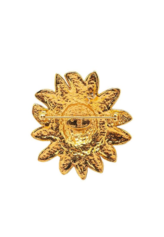 This brooch features a gold-plated metal body and back pin closure.Brand: Chanel VintageCondition: PrelovedType: Costume BroochRating: B+Main Material: MetalDimensions (LxWxD): 5.2x4.9x0Comments: Exterior Back Scratched. Lock Scratched. Exterior Front Scratched.