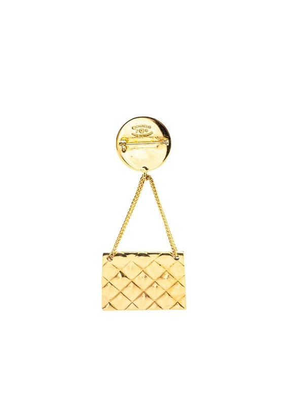 This brooch features a metal body and a back pin closure.Brand: Chanel VintageCondition: PrelovedType: Costume BroochRating: B+Main Material: MetalDimensions (LxWxD): 8x3.5x0Comments: Exterior Back Scratched. Lock Scratched. Exterior Front Scratched.