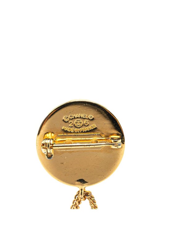 This brooch features a metal body and a back pin closure.Brand: Chanel VintageCondition: PrelovedType: Costume BroochRating: B+Main Material: MetalDimensions (LxWxD): 8x3.5x0Comments: Exterior Back Scratched. Lock Scratched. Exterior Front Scratched.