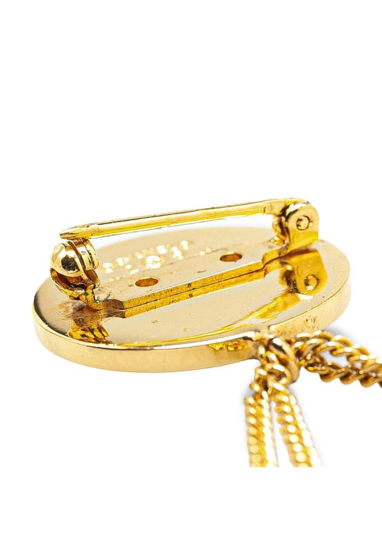 This brooch features a metal body and a back pin closure.Brand: Chanel VintageCondition: PrelovedType: Costume BroochRating: B+Main Material: MetalDimensions (LxWxD): 8x3.5x0Comments: Exterior Back Scratched. Lock Scratched. Exterior Front Scratched.