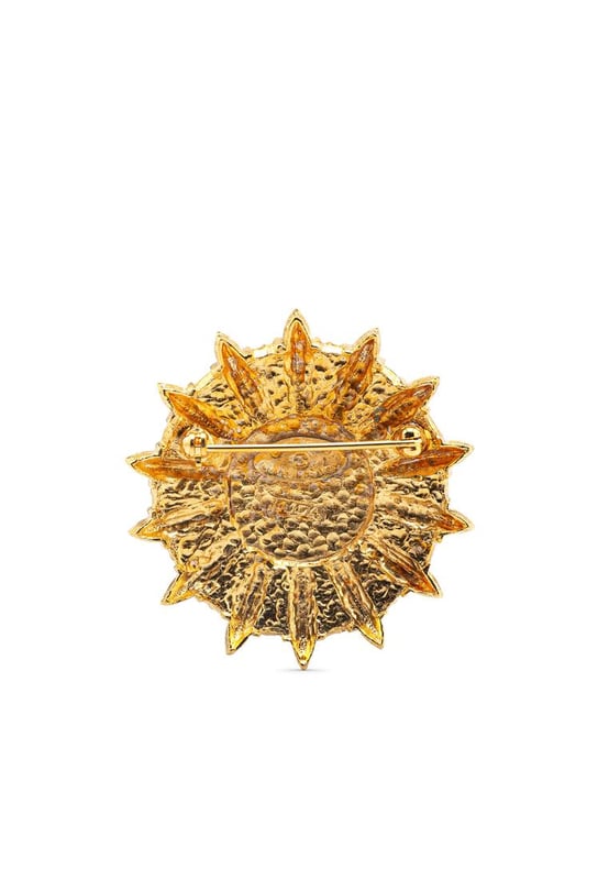 This brooch features a gold-plated metal body and back pin closure.Brand: Chanel VintageCondition: PrelovedType: Costume BroochRating: ABMain Material: MetalDimensions (LxWxD): 4.7x4.6x0Comments: Exterior Back Scratched. Exterior Back stained with Other. Lock Scratched. Exterior Front Scratched. Exterior Front stained with Other.