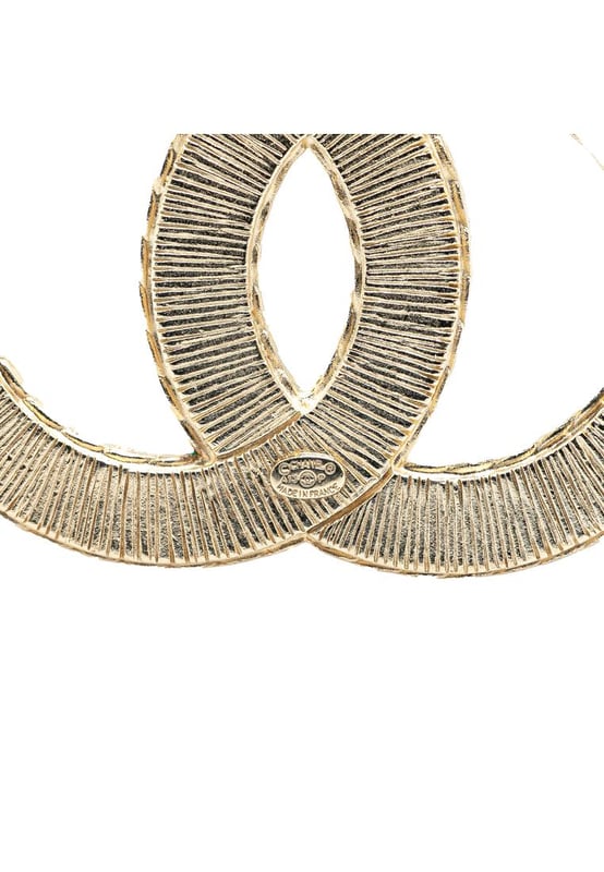 This brooch features a resin body and a back pin closure.Brand: Chanel VintageCondition: PrelovedType: Costume BroochRating: B+Main Material: PlasticDimensions (LxWxD): 3.7x5x0Comments: Exterior Back Scratched. Lock Scratched. Exterior Front Scratched.