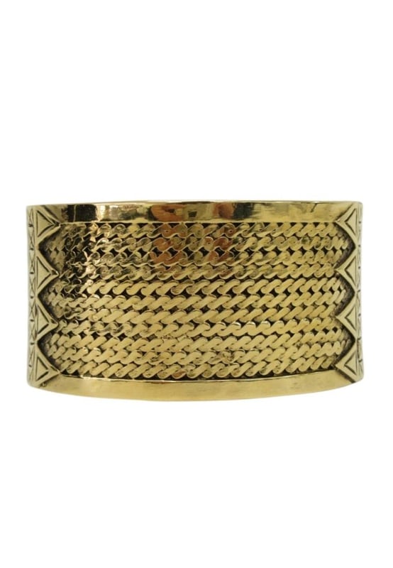 Merk: Chanel
  Kleur: Goud
  Materiaal: Verguld
  Insluitsels: Doos Stofzak
  Afmetingen: Lengte: 145 cm
  Serienummer: 1
  85
  Land van herkomst: Frankrijk
  Staat: AB
  goede staat
  Body: Sporen van gebruik lichte krassen licht vuil lichte groene roest