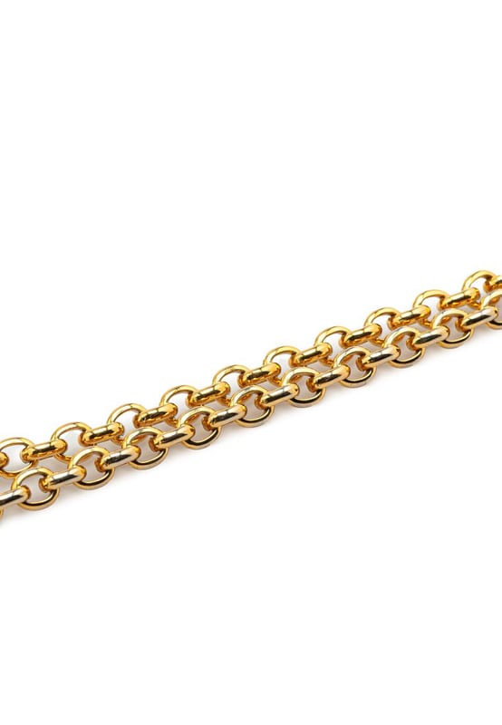 Collar con colgante redondo CC banado en oro.
  Cadena en tono dorado.
  Colgante CC redondo.
  Cierre de gancho.
  Disenado para mujeres.