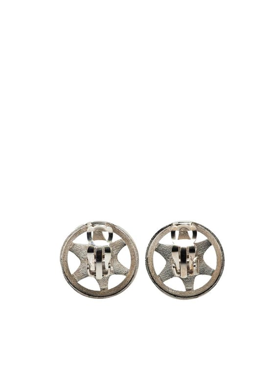 Producto: Pendientes de clip de estrella redonda CC de plata.
  Material: Metal plateado.
  Diseno: Motivo de estrella redonda.
  Tipo: Pendientes de clip.
  Genero: Mujeres.