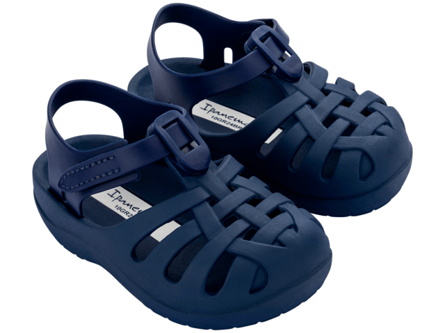 A classic model in the children world, the babouche is perfect for keeping baby's feet safe and comfortable. Velcro closure is super practical and easy. A must-have product for the little ones.