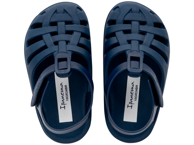 A classic model in the children world, the babouche is perfect for keeping baby's feet safe and comfortable. Velcro closure is super practical and easy. A must-have product for the little ones.