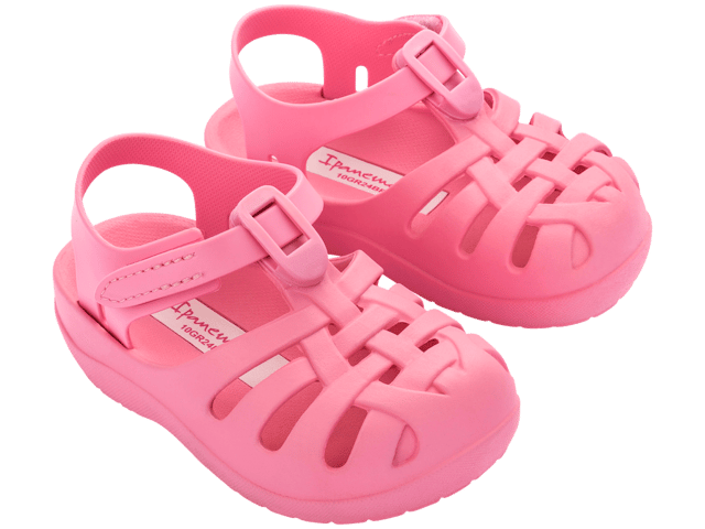 A classic model in the children world, the babouche is perfect for keeping baby's feet safe and comfortable. Velcro closure is super practical and easy. A must-have product for the little ones.
