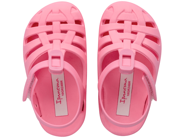 A classic model in the children world, the babouche is perfect for keeping baby's feet safe and comfortable. Velcro closure is super practical and easy. A must-have product for the little ones.