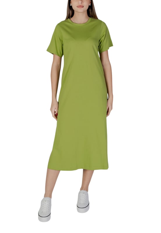 Marca: B.young.
  Genero: Mujeres.
  Tipo: vestidos.
  Temporada: primavera/verano.
  Color: verde.
  Patron: liso.
  Cierre: sin cordones.
  Mangas: cortas.
  Escote: cuello redondo.
  Codigo del articulo: 20813283.
  Composicion: 100% algodon.
  Lavado: lavar a maquina a 30Â°.
