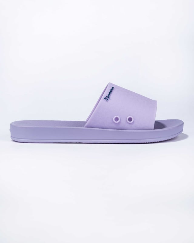 Super news on the anatomical sole of Ipanema! Practicality and comfort with sports codes are attributes for this Urban slide. It is perfect for practical consumers who like to feel safe and enjoy life with style and comfort!