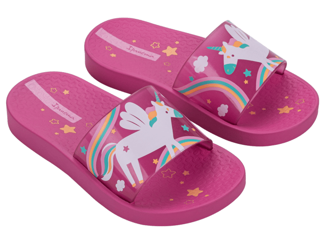 For the little ones who like to be stylish, Ipanema Urban is perfect, as it features super modern graphics on the product's strap. For girls, an option with the beloved unicorn and another with graffiti between hearts. For boys, geometric motifs, camouflage and beach scenes complete the versions.