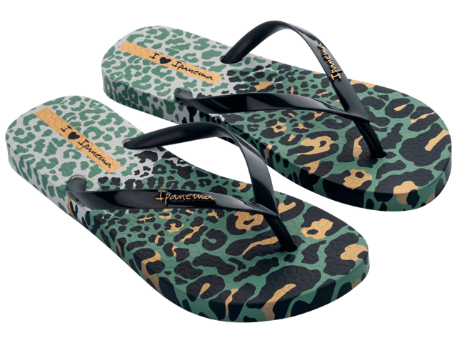 The recognized animal print is a continuous print in collections, however this season it returns to the spotlight in the fashion world as one of the most important prints. With a touch of elegance and sophistication, Ipanema Animal Print has three versions in which the print covers the entire side of the sole. Among them, the product has classic translations and another with a modern language where the leopard appears replicated throughout the product. The straps have metallic options. The result is a charming and elegant product!