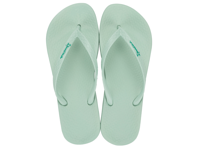 Our Anatomic Tan brings to you an amazing array of colours! There are 18 options that will let you match them with absolutely anything in your closet. And of course, it’s a true basic flip flop that’s also incredibly comfortable because it’s on Ipanema’s supportive ‘Anatomic' foot bed.