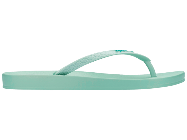 Our Anatomic Tan brings to you an amazing array of colours! There are 18 options that will let you match them with absolutely anything in your closet. And of course, it’s a true basic flip flop that’s also incredibly comfortable because it’s on Ipanema’s supportive ‘Anatomic' foot bed.