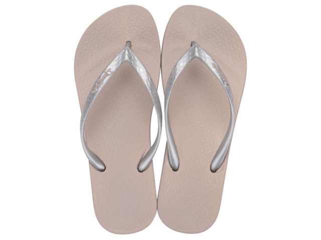Colorful, flexible, lightweight and incredibly comfortable are the perfect words to describe Anatomic Tan.  This is the ideal basic flip flop sitting on Ipanema’s “Anatomic” footbed for extra support.  Available in a variety of colors that complement any lifestyle.