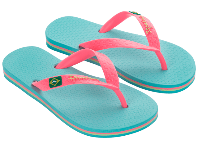 A classic of the Ipanema collection, this style brings the Brazilian DNA to millions of people around the world. It features the Brazilian flag on its straps and the colour palette compliments the most varied tastes. There are more than 10 options! Try it and fall in love!