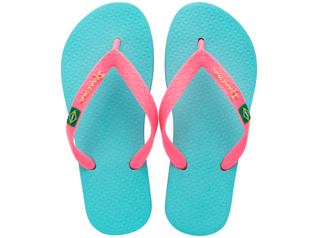 A classic of the Ipanema collection, this style brings the Brazilian DNA to millions of people around the world. It features the Brazilian flag on its straps and the colour palette compliments the most varied tastes. There are more than 10 options! Try it and fall in love!