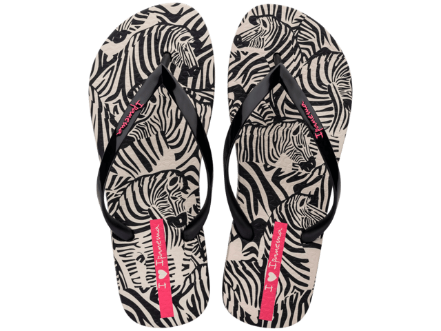 The recognized animal print is a continuous print in collections, however this season it returns to the spotlight in the fashion world as one of the most important prints. With a touch of elegance and sophistication, Ipanema Animal Print has three versions in which the print covers the entire side of the sole. Among them, the product has classic translations and another with a modern language where the leopard appears replicated throughout the product. The straps have metallic options. The result is a charming and elegant product!