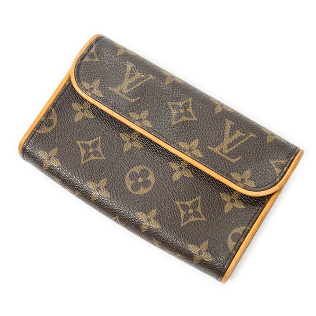 Louis Vuitton Bolsos Florentine  Bolso de hombro en Marrón Lona recubierta y Latón dorado hardware. El producto esta en Muy Buenas Condiciones (AB).
  Dimensiones: 17x10.5x4 cm 
  Accesorios incluidos: Strap
  Notas de Exterior: Ligeros rasguños en la tubería
Notas de Interior: Ligeras manchas en el forro
  BrandCo Paris encuentra artículos raros y en las mejores condiciones a precios increíbles. ¡Vale la pena tener paciencia! Compra con confianza: todos los artículos de BrandCo Paris son seleccionados y autenticados cuidadosamente por nuestro equipo de expertos.
  Todos los artículos vienen con un certificado de autenticidad y un embalaje entregado por BrandCo Paris.
  Tabla de clasificación de la condición del artículo
  N (como nuevo)
  AA (perfecto estado)
  A (excelente estado)
  AB (muy buen estado)
  B (bueno/regular)