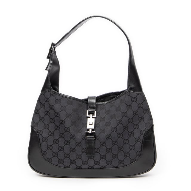 Gucci Tassen Jackie O Hobo  Schoudertas in de Zwart Doek in de Zilver  hardware. Het product is in In Uitstekende Staat (A).
  Afmetingen: 33x21x4 cm 
  Inclusief accessoires: None
  Opmerkingen over de buitenkant: Lichte krassen op leer
Opmerkingen over de band/het handvat: Lichte krassen
  BrandCo Paris vindt zeldzame artikelen in de beste staat voor ongelooflijke prijzen. Het is de moeite waard om geduldig te zijn! Koop met vertrouwen: alle artikelen van BrandCo Paris worden zorgvuldig geselecteerd en geverifieerd door ons team van experts.

  Alle artikelen worden geleverd met een certificaat van echtheid en verpakt door BrandCo Paris.

  Classificatietabel voor de conditie van het artikel:

  N (als nieuw)
  AA (perfecte staat)
  A (uitstekende staat)
  AB (zeer goede staat)
  B (goede/redelijke staat)
