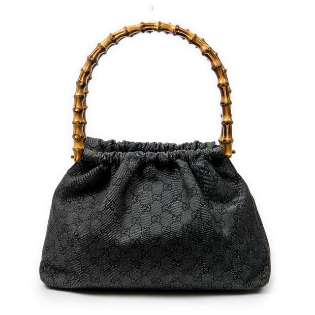 Gucci Bolsos Bamboo Frame Satchel  Bolso de hombro en Azul Lienzo y Oro hardware. El producto esta en Excelentes Condiciones (A).
  Dimensiones: 33x21x10 cm 
  Accesorios incluidos: None
  Notas de Exterior: Rasguños en la esquina inferior
  BrandCo Paris encuentra artículos raros y en las mejores condiciones a precios increíbles. ¡Vale la pena tener paciencia! Compra con confianza: todos los artículos de BrandCo Paris son seleccionados y autenticados cuidadosamente por nuestro equipo de expertos.
  Todos los artículos vienen con un certificado de autenticidad y un embalaje entregado por BrandCo Paris.
  Tabla de clasificación de la condición del artículo
  N (como nuevo)
  AA (perfecto estado)
  A (excelente estado)
  AB (muy buen estado)
  B (bueno/regular)