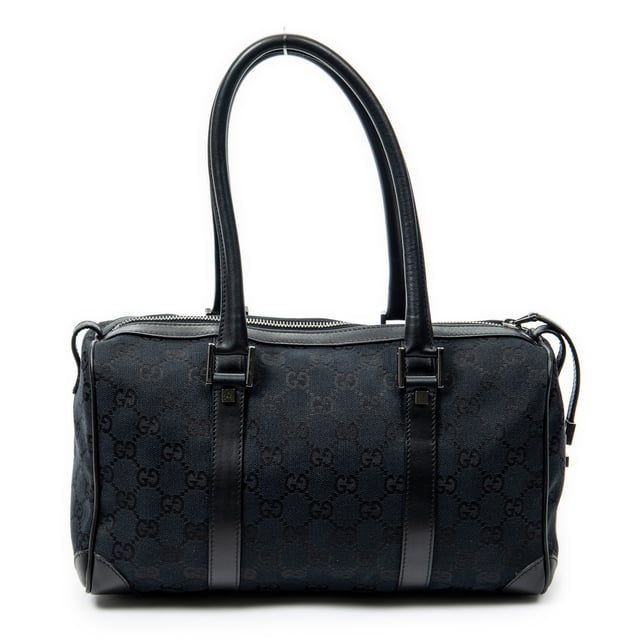 Gucci Bolsos Small Boston  Bolso de hombro en Negro Lienzo y Plata hardware. El producto esta en Excelentes Condiciones (A).
  Dimensiones: 28x17x10 cm 
  Accesorios incluidos: Dustbag
  Notas de Hardware: Cremallera ligeramente descolorida
  BrandCo Paris encuentra artículos raros y en las mejores condiciones a precios increíbles. ¡Vale la pena tener paciencia! Compra con confianza: todos los artículos de BrandCo Paris son seleccionados y autenticados cuidadosamente por nuestro equipo de expertos.
  Todos los artículos vienen con un certificado de autenticidad y un embalaje entregado por BrandCo Paris.
  Tabla de clasificación de la condición del artículo
  N (como nuevo)
  AA (perfecto estado)
  A (excelente estado)
  AB (muy buen estado)
  B (bueno/regular)