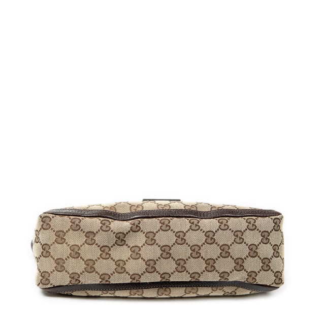 Gucci Bolsos Abbey D-Ring Pochette  Bolso de hombro en Beige/Marrón Lienzo y Oro hardware. El producto esta en Excelentes Condiciones (A).
  Dimensiones: 27x13x8 cm 
  Accesorios incluidos: None
  
  BrandCo Paris encuentra artículos raros y en las mejores condiciones a precios increíbles. ¡Vale la pena tener paciencia! Compra con confianza: todos los artículos de BrandCo Paris son seleccionados y autenticados cuidadosamente por nuestro equipo de expertos.
  Todos los artículos vienen con un certificado de autenticidad y un embalaje entregado por BrandCo Paris.
  Tabla de clasificación de la condición del artículo
  N (como nuevo)
  AA (perfecto estado)
  A (excelente estado)
  AB (muy buen estado)
  B (bueno/regular)
