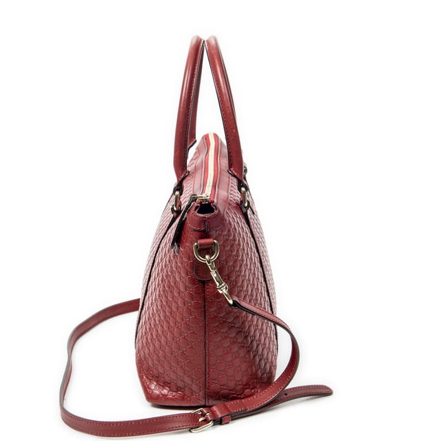 Gucci Tassen Convertible Satchel  Schoudertas in de Rood Kalfsleer in de Goud  hardware. Het product is in In Uitstekende Staat (A).
  Afmetingen: 30x11x21 cm 
  Inclusief accessoires: Strap
  Opmerkingen over de buitenkant: Lichte krassen
Opmerkingen over de hardware: Lichte verkleuring
  BrandCo Paris vindt zeldzame artikelen in de beste staat voor ongelooflijke prijzen. Het is de moeite waard om geduldig te zijn! Koop met vertrouwen: alle artikelen van BrandCo Paris worden zorgvuldig geselecteerd en geverifieerd door ons team van experts.

  Alle artikelen worden geleverd met een certificaat van echtheid en verpakt door BrandCo Paris.

  Classificatietabel voor de conditie van het artikel:

  N (als nieuw)
  AA (perfecte staat)
  A (uitstekende staat)
  AB (zeer goede staat)
  B (goede/redelijke staat)