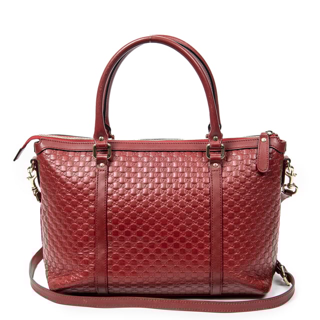 Gucci Tassen Convertible Satchel  Schoudertas in de Rood Kalfsleer in de Goud  hardware. Het product is in In Uitstekende Staat (A).
  Afmetingen: 30x11x21 cm 
  Inclusief accessoires: Strap
  Opmerkingen over de buitenkant: Lichte krassen
Opmerkingen over de hardware: Lichte verkleuring
  BrandCo Paris vindt zeldzame artikelen in de beste staat voor ongelooflijke prijzen. Het is de moeite waard om geduldig te zijn! Koop met vertrouwen: alle artikelen van BrandCo Paris worden zorgvuldig geselecteerd en geverifieerd door ons team van experts.

  Alle artikelen worden geleverd met een certificaat van echtheid en verpakt door BrandCo Paris.

  Classificatietabel voor de conditie van het artikel:

  N (als nieuw)
  AA (perfecte staat)
  A (uitstekende staat)
  AB (zeer goede staat)
  B (goede/redelijke staat)