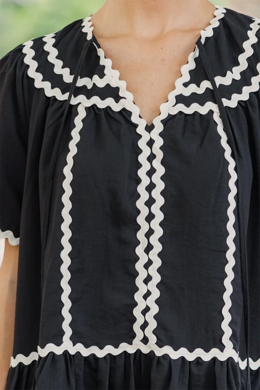 Our styles are designed with a trendy fitted look in mind following an international size standard. For the best fit we suggest choosing one size up from your usual. Be sure to check our sizing chart to find your perfect match!
  Vibrant contrast ricrac trim adds a playful touch
  Flattering V
  neck and short sleeves for a chic look
  Loose fit provides comfort and easy movement
  Mini length showcases a flirty and stylish silhouette
Material: 100% Cotton