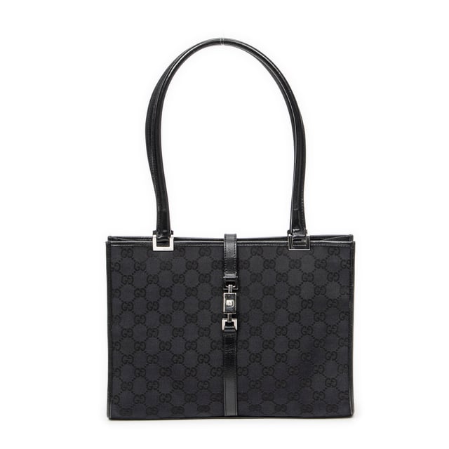 Gucci Bolsos Square Jackie Tote  Bolso de hombro en Negro Lienzo y Plata hardware. El producto esta en Excelentes Condiciones (A).
  Dimensiones: 24.5x22.5x7.5 cm 
  Accesorios incluidos: None
  
  BrandCo Paris encuentra artículos raros y en las mejores condiciones a precios increíbles. ¡Vale la pena tener paciencia! Compra con confianza: todos los artículos de BrandCo Paris son seleccionados y autenticados cuidadosamente por nuestro equipo de expertos.
  Todos los artículos vienen con un certificado de autenticidad y un embalaje entregado por BrandCo Paris.
  Tabla de clasificación de la condición del artículo
  N (como nuevo)
  AA (perfecto estado)
  A (excelente estado)
  AB (muy buen estado)
  B (bueno/regular)