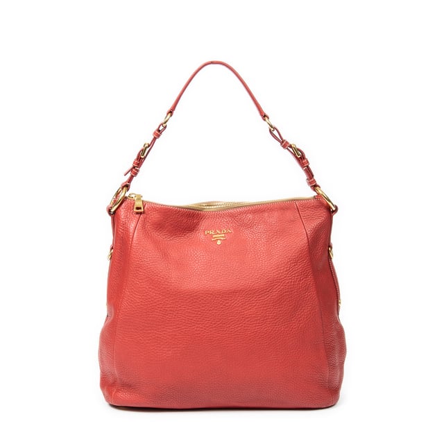 Prada Taschen Top Handle Zip Tote  Umhängetasche und Rot Kalbsleder und Gold hardware. Das Produkt ist auf in ausgezeichnetem Zustand (A).
  Abmessungen: 35x30x15 cm 
  Zubehör inklusive: Dustbag; card; card
  Äußere Hinweise: Leicht abgewetzte Ecken
Hinweise zu Riemen/Griff: Fehlender Gurt
  BrandCo Paris hat seltene Artikel und die besten Konditionen zu unglaublichen Preisen vorgestellt. Geduld lohnt sich! Kaufen Sie mit Vertrauen: Alle Artikel von BrandCo Paris sind von unserem Expertenteam ausgewählt und authentisch.
  Alle Artikel enthalten ein Echtheitszertifikat und wurden von BrandCo Paris übernommen.
  Tabelle zur Klassifizierung des Artikelzustands
  N (wie neu)
  AA (perfekter Zustand)
  A (ausgezeichneter Zustand)
  AB (sehr guter Zustand)
  B (gut/mittelmäßig)