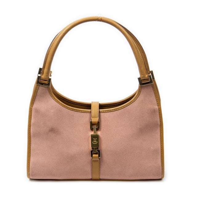 Gucci Bolsos Small Bardot Tote  Bolso de hombro en Rosa Piel de becerro y Oro hardware. El producto esta en Muy Buenas Condiciones (AB).
  Dimensiones: 26x20x8 cm 
  Accesorios incluidos: None
  Notas de Exterior: Manchas leves
  BrandCo Paris encuentra artículos raros y en las mejores condiciones a precios increíbles. ¡Vale la pena tener paciencia! Compra con confianza: todos los artículos de BrandCo Paris son seleccionados y autenticados cuidadosamente por nuestro equipo de expertos.
  Todos los artículos vienen con un certificado de autenticidad y un embalaje entregado por BrandCo Paris.
  Tabla de clasificación de la condición del artículo
  N (como nuevo)
  AA (perfecto estado)
  A (excelente estado)
  AB (muy buen estado)
  B (bueno/regular)