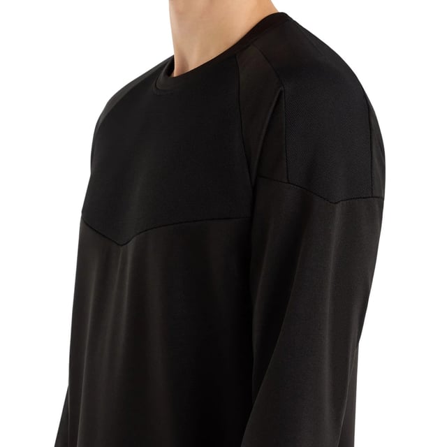 100% Polyester. Stof: French Terry, Micro Eyelet, Piqué. Ontwerp: Mouwprint, gestapeld logo. 215gsm. Zoom: Zelfklevende stof. Halsuitsnijding: Ronde hals, zelfklevend. Panelen snijden en naaien. Mouwtype: Met lange mouwen. Manchet: Zelfklevende stof. Bevestiging: Trek aan de achterkant. S: 37 in. M: 40 in. L: 43 in. XL: 46 in. XXL: 49 in.