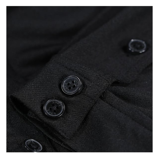 65% Katoen, 30% Polyester, 5% Elastaan. Stof: Zachte aanraking. Ontwerp: Logo, eenvoudig. Zakken: 2 borstzakken, klepsluiting, met knopen. Sluiting: Knoopsluiting. Mouwtype: Korte mouwen. Halsuitsnijding: Omgeslagen kraag. Geschikt: Regelmatig. 230gsm. S: 38 in. M: 40 in. L: 44 in.