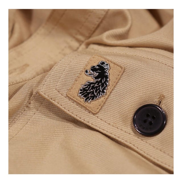 65% Katoen, 30% Polyester, 5% Elastaan. Stof: Zachte aanraking. Ontwerp: Logo, eenvoudig. Zakken: 2 borstzakken, klepsluiting, met knopen. Sluiting: Knoopsluiting. Mouwtype: Korte mouwen. Halsuitsnijding: Omgeslagen kraag. Geschikt: Regelmatig. 230gsm. S: 38 in. M: 40 in. L: 44 in.