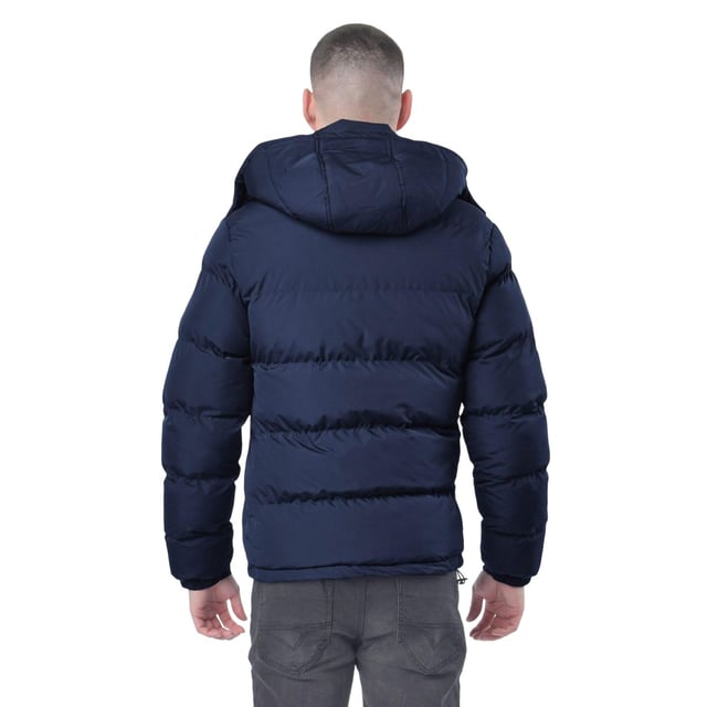 100% Polyester. Voering: Gevoerd. Stof: Middengewicht. Vulling: 260gsm. Buitenkant: 210gsm. Voering: 85gsm. Ontwerp: Geborduurd logo, Gewatteerd. Stoftechnologie: Isolerend, Douchebestendig, Winddicht. Kinbeschermer, gewatteerd. Halslijn: Kap, staande kraag. Mouwtype: Met lange mouwen. Kenmerken van de kap: Afneembare kap. Zakken: 2 zijzakken, rits, 1 binnenzak, 1 binnenzak, met gaas gevoerd. Bevestiging: Contrasterende ritssluiting. Warmte Beoordeling: 5. Zoom: Knevelversteller. L: 42 in. XXL: 46 in.
