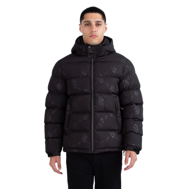 100% Polyester. Voering: Gevoerd. Stof: Middengewicht. Vulling: 260gsm. Buitenkant: 210gsm. Voering: 85gsm. Ontwerp: Geborduurd logo, Gewatteerd. Stoftechnologie: Isolerend, Douchebestendig, Winddicht. Kinbeschermer, gewatteerd. Halslijn: Kap, staande kraag. Mouwtype: Met lange mouwen. Kenmerken van de kap: Afneembare kap. Zakken: 2 zijzakken, rits, 1 binnenzak, 1 binnenzak, met gaas gevoerd. Bevestiging: Contrasterende ritssluiting. Warmte Beoordeling: 5. Zoom: Knevelversteller. L: 42 in. XXL: 46 in.