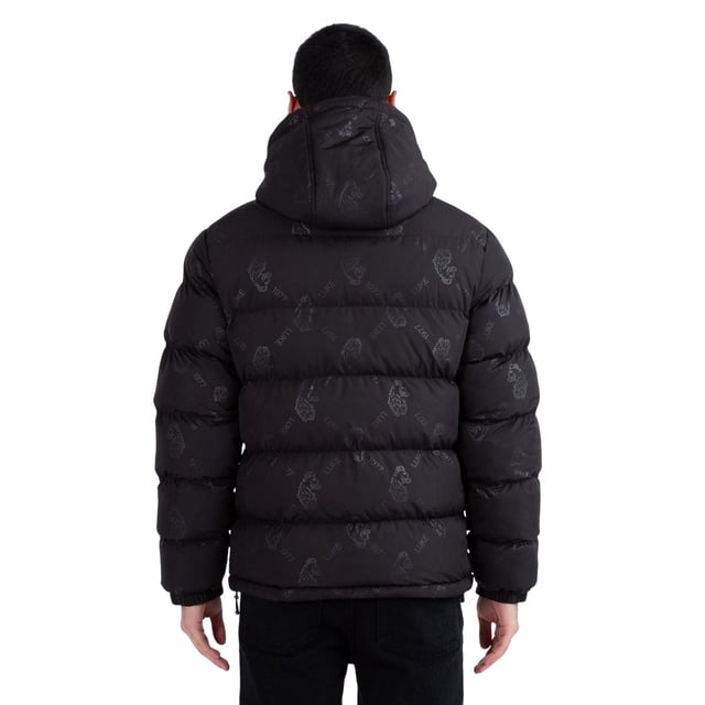 100% Polyester. Voering: Gevoerd. Stof: Middengewicht. Vulling: 260gsm. Buitenkant: 210gsm. Voering: 85gsm. Ontwerp: Geborduurd logo, Gewatteerd. Stoftechnologie: Isolerend, Douchebestendig, Winddicht. Kinbeschermer, gewatteerd. Halslijn: Kap, staande kraag. Mouwtype: Met lange mouwen. Kenmerken van de kap: Afneembare kap. Zakken: 2 zijzakken, rits, 1 binnenzak, 1 binnenzak, met gaas gevoerd. Bevestiging: Contrasterende ritssluiting. Warmte Beoordeling: 5. Zoom: Knevelversteller. L: 42 in. XXL: 46 in.
